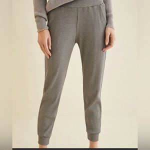 Amour Vert Skylar Paris Rib Joggers heather grey. Size XS
